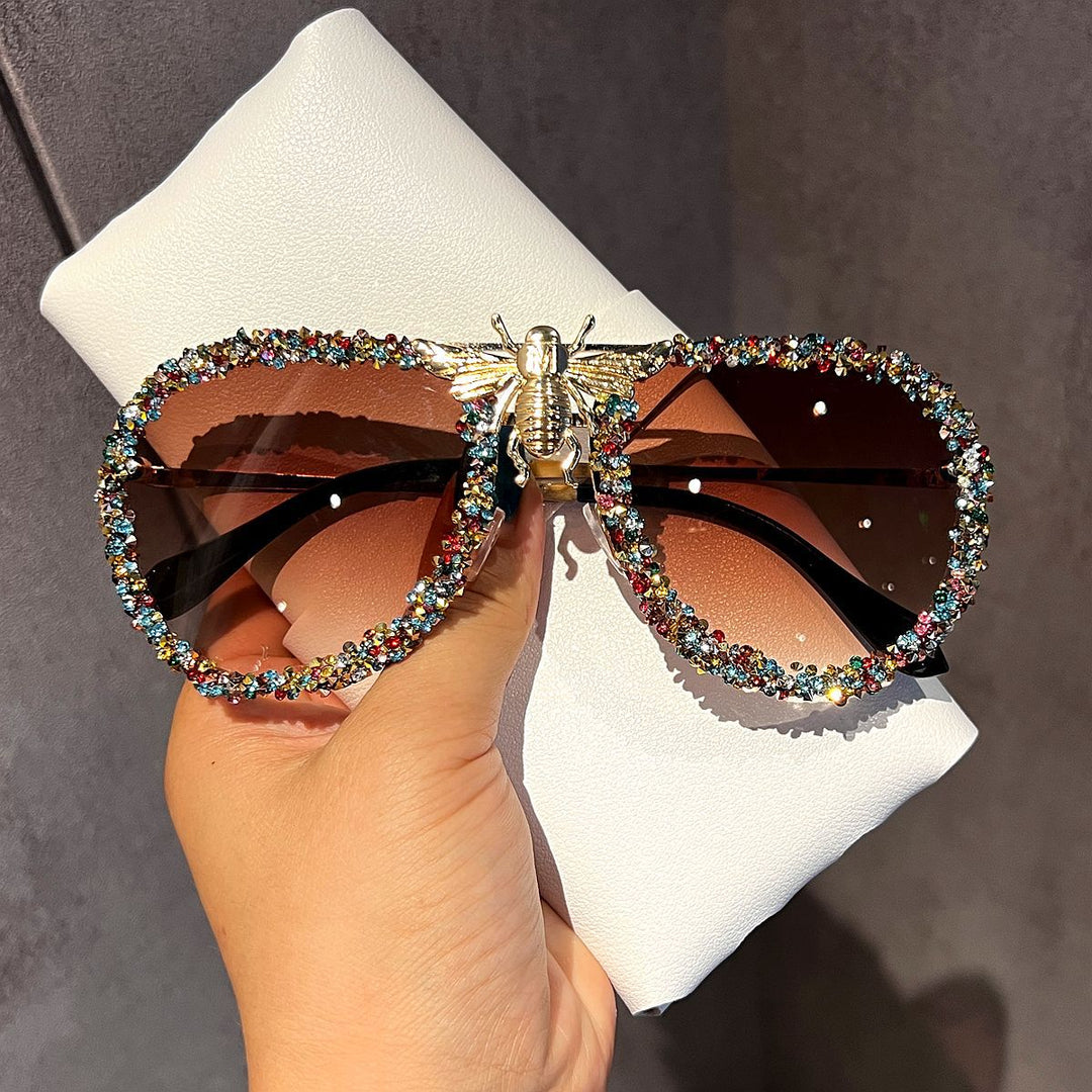 Damen Glamouröse Oversize-Sonnenbrille mit einzigartigem Schmuckrahmen Karnz
