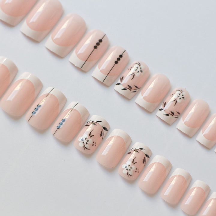 Elegantes florales French Tip Nagelkunst Set