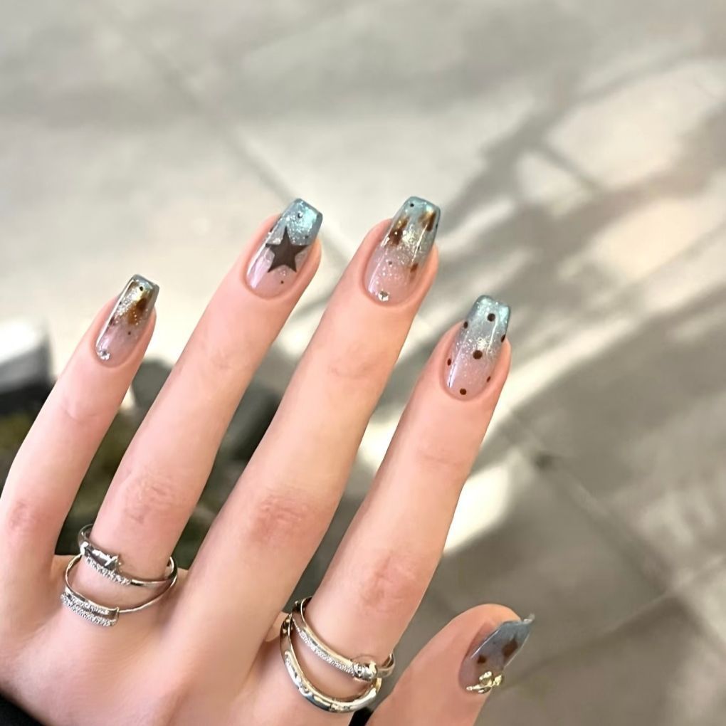 Künstlerische Gel-Nagelerweiterungen