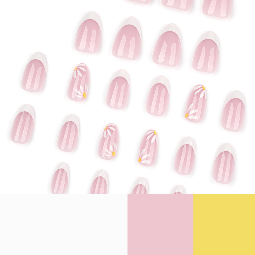 Elegante Nagelkunst mit Blütenmotiven Karnz