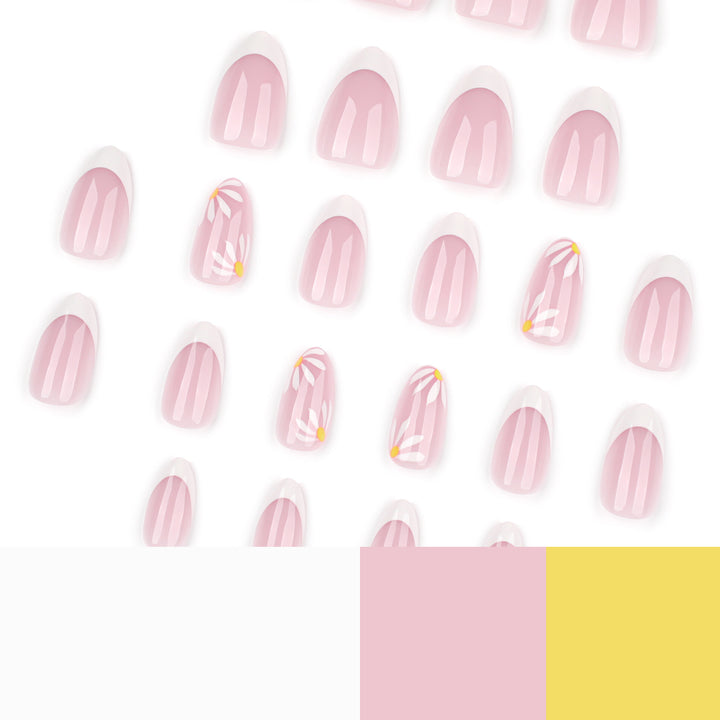 Elegante Nagelkunst mit Blütenmotiven Karnz
