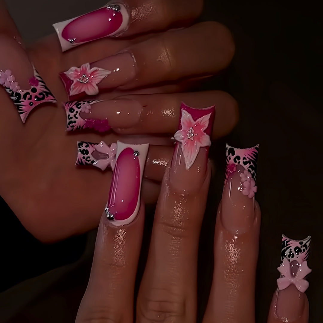 Blumenschmuck-Nagelverlängerungen Karnz