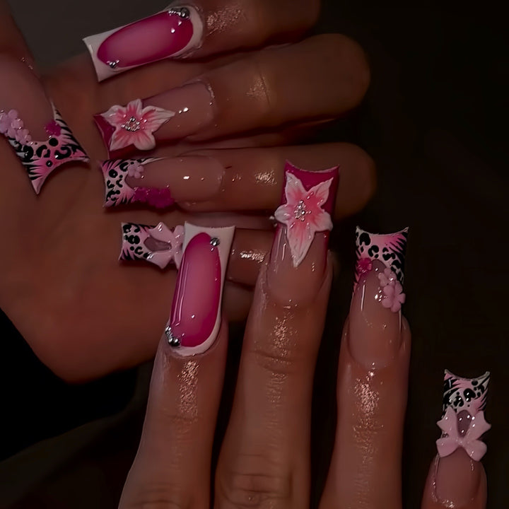 Blumenschmuck-Nagelverlängerungen Karnz