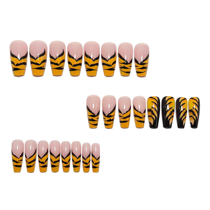 Kunstnagel mit Tiger Design Karnz