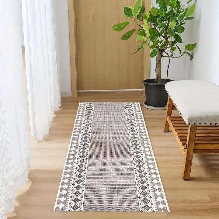 Geometrisch gemusterter Läuferteppich