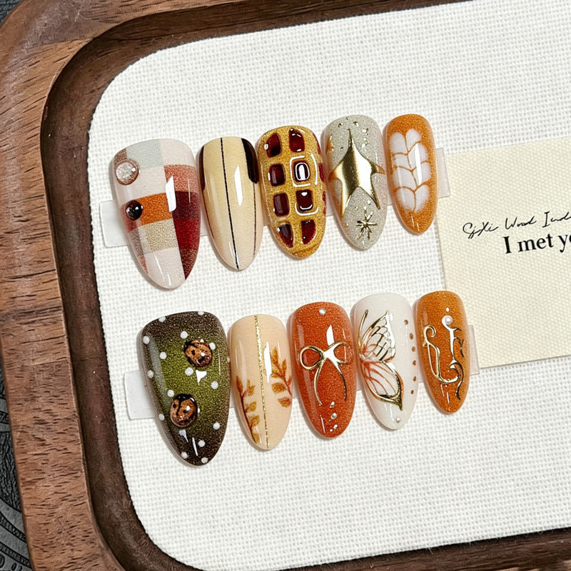 Kreatives Nageldesign Karnz