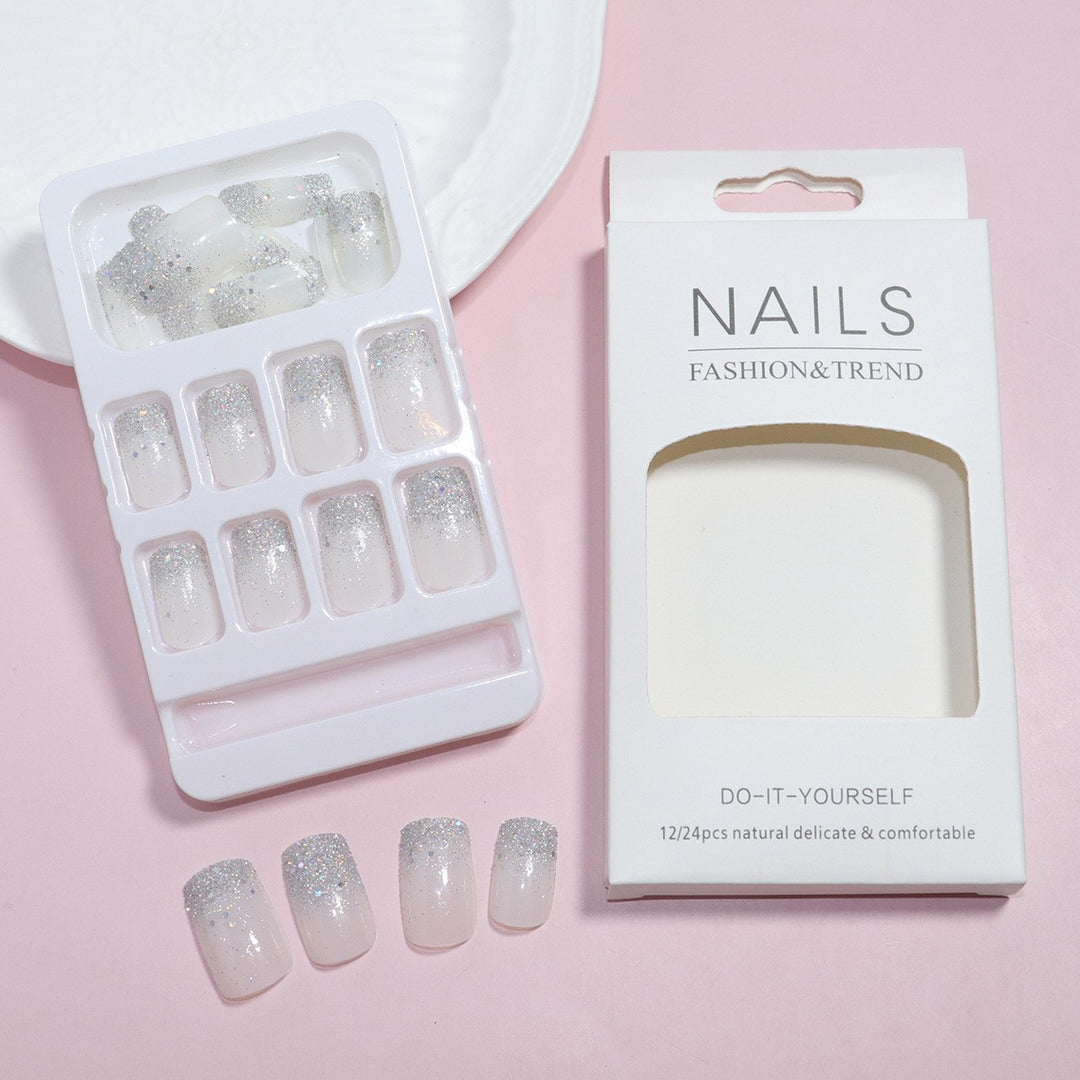 Glitzernde Nagelkunst Karnz