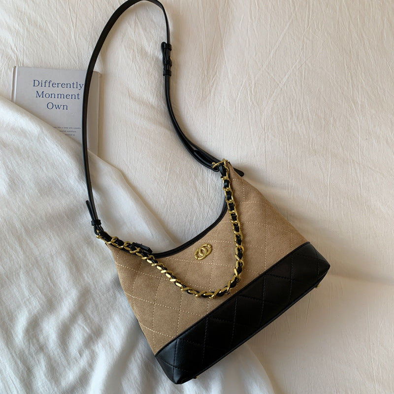 Gepolsterte Wildleder Schultertasche Karnz