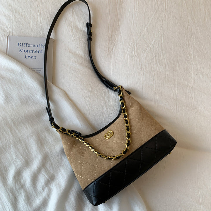 Gepolsterte Wildleder Schultertasche Karnz