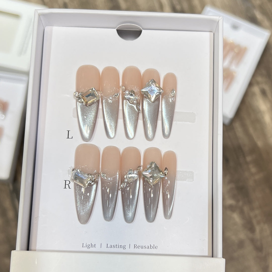 Luxuriöse dekorative Press-On-Nagelspitzen
