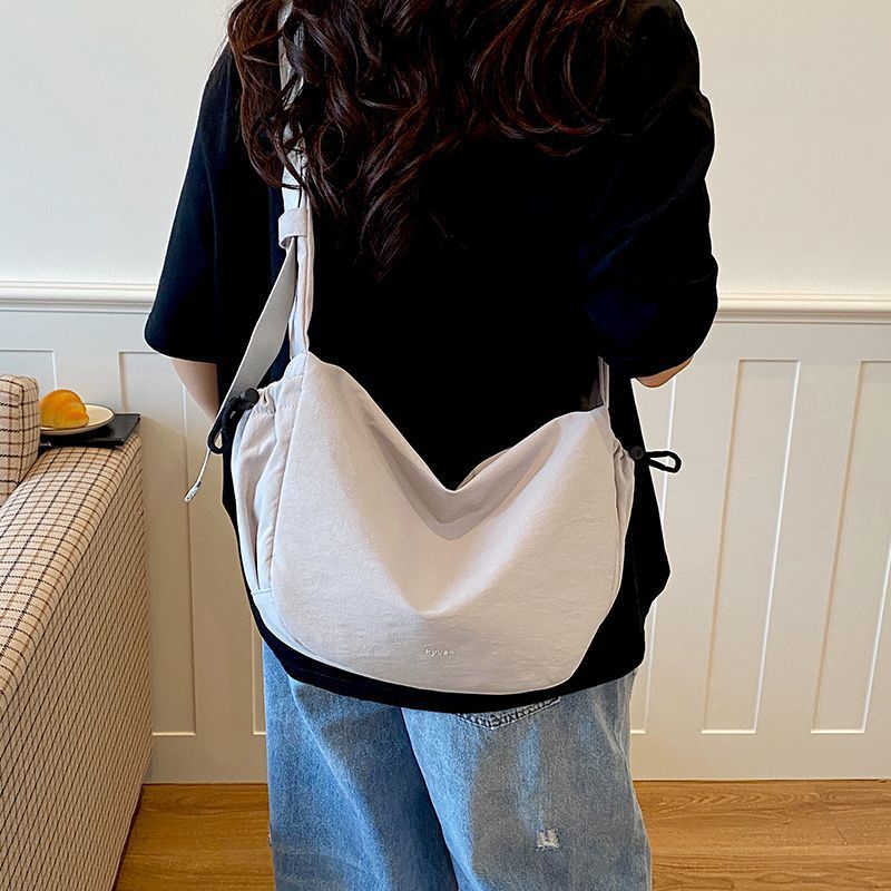 Entspannte Sling-Tasche Karnz