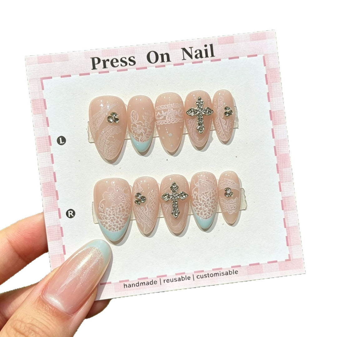 Dekorativer Press-On-Nagel-Set mit anpassbaren Designs