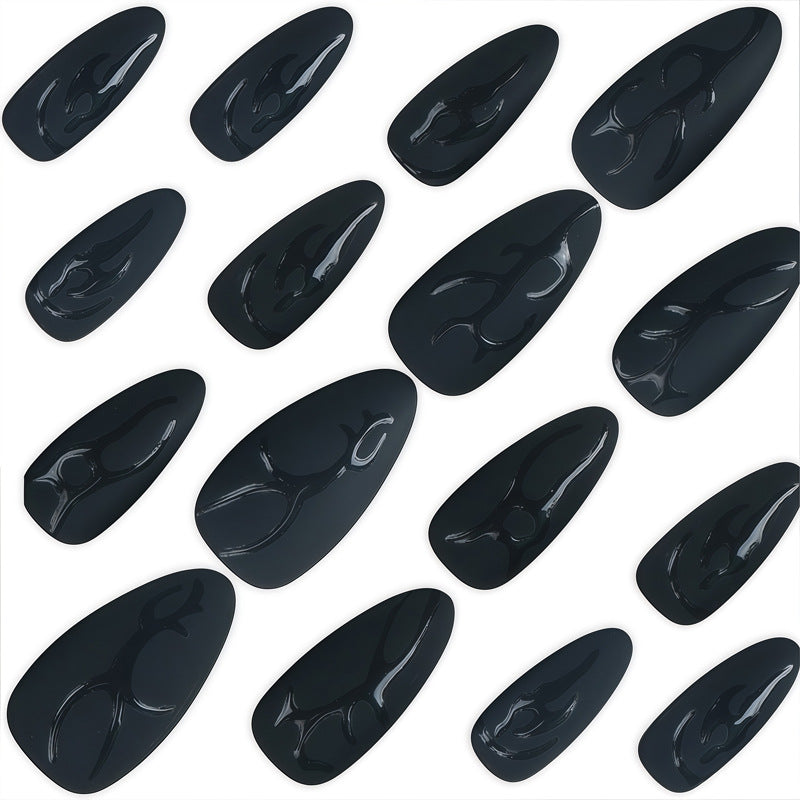 Künstlerisches Stiletto-Nageldesign mit glänzendem Finish Karnz
