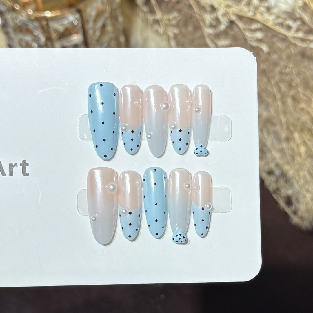 Dekorative Press-On Nagelset mit einzigartigem Punktdesign Karnz