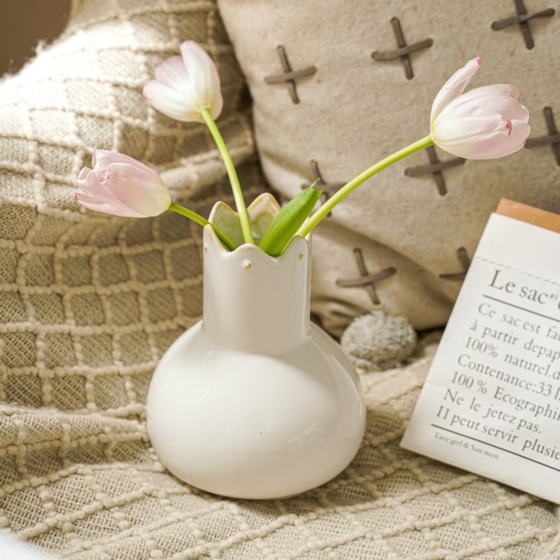 Elegante Keramikvase mit gewelltem Rand Karnz