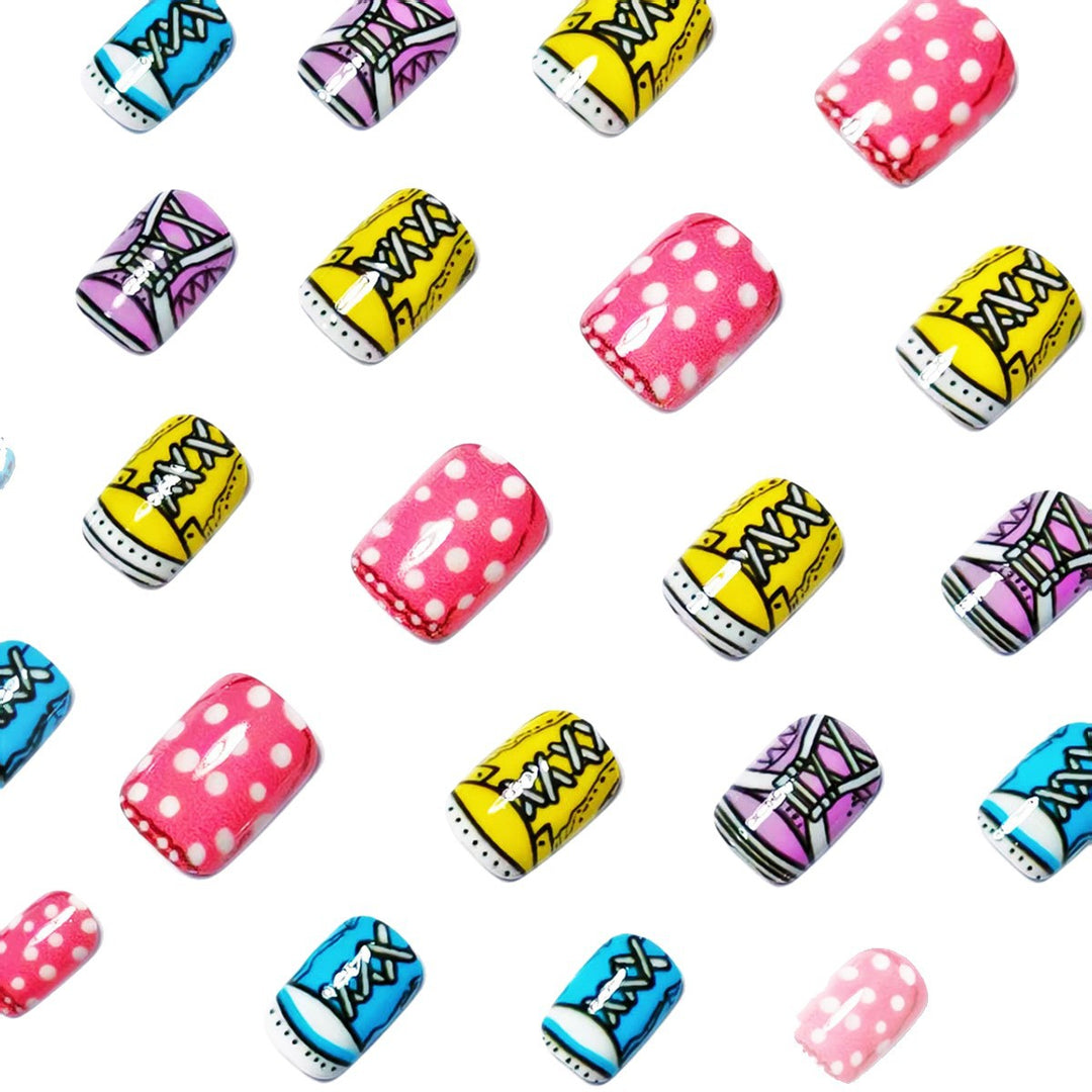 Kreative Sneaker Nageldesign Karnz