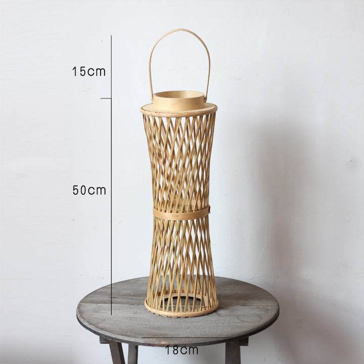 Elegante Lampenständer aus geflochtenem Material Karnz