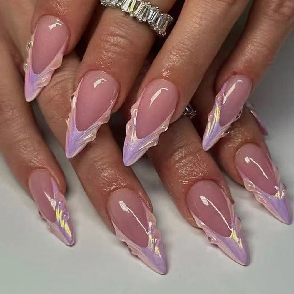 Kunstnägel Im Eleganten Stiletto-Design mit Holografischen Akzenten Karnz