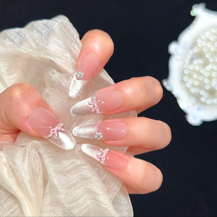 Kunstnagelset mit eleganten Schleifen- und Strassverzierungen Karnz