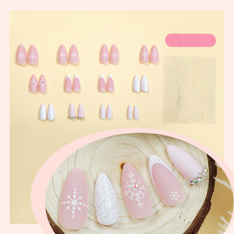 Elegantes Press-On-Nagelset mit Winter-Schneeflocken-Designs Karnz