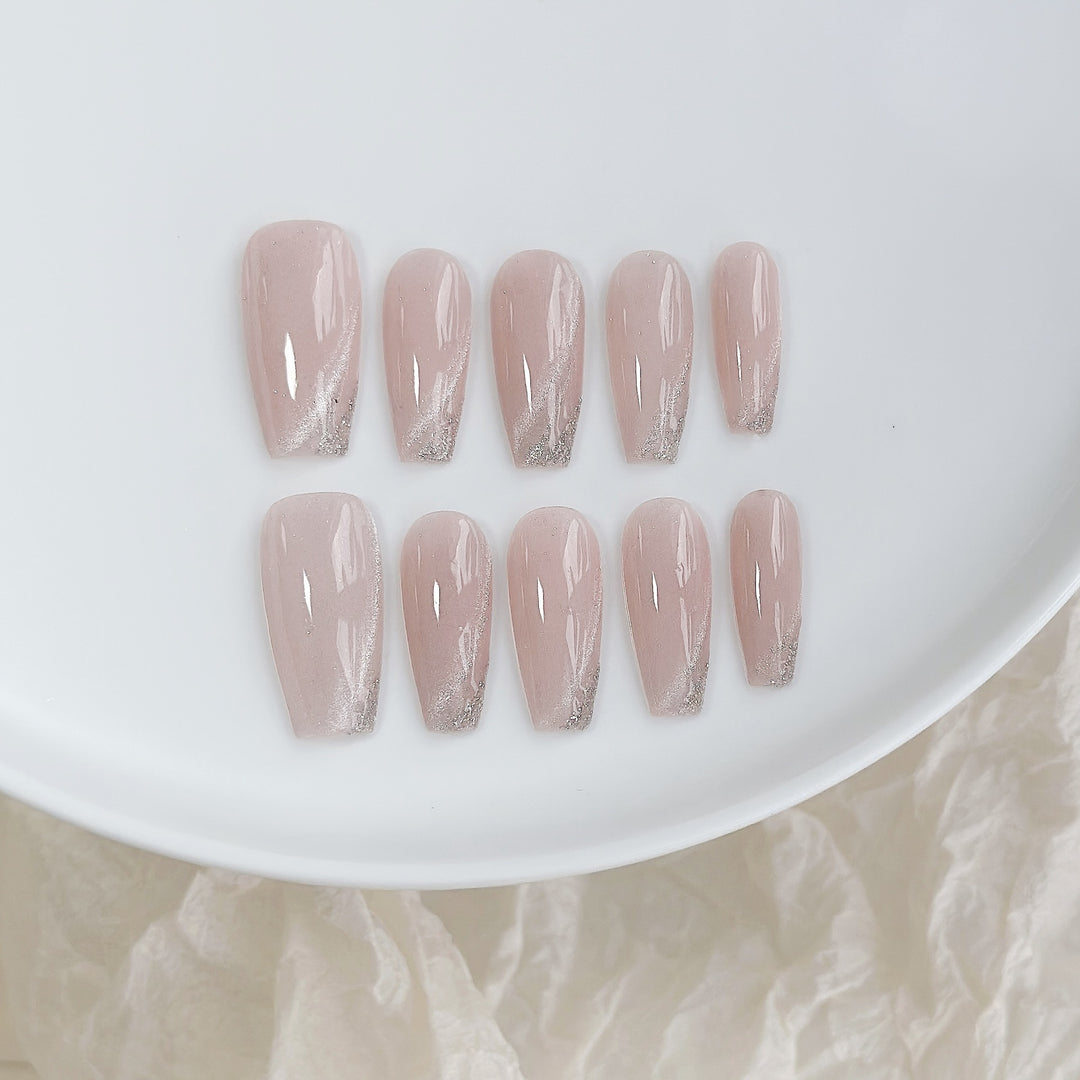 Elegantes Acryl Press-On-Nagelset mit Glitzerakzent