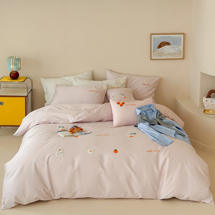 Umkehrbare bestickte Baumwollsatin Bettbezug Set mit verspielten Mini-Applikationsmotiven und Oxford Kissenbezügen