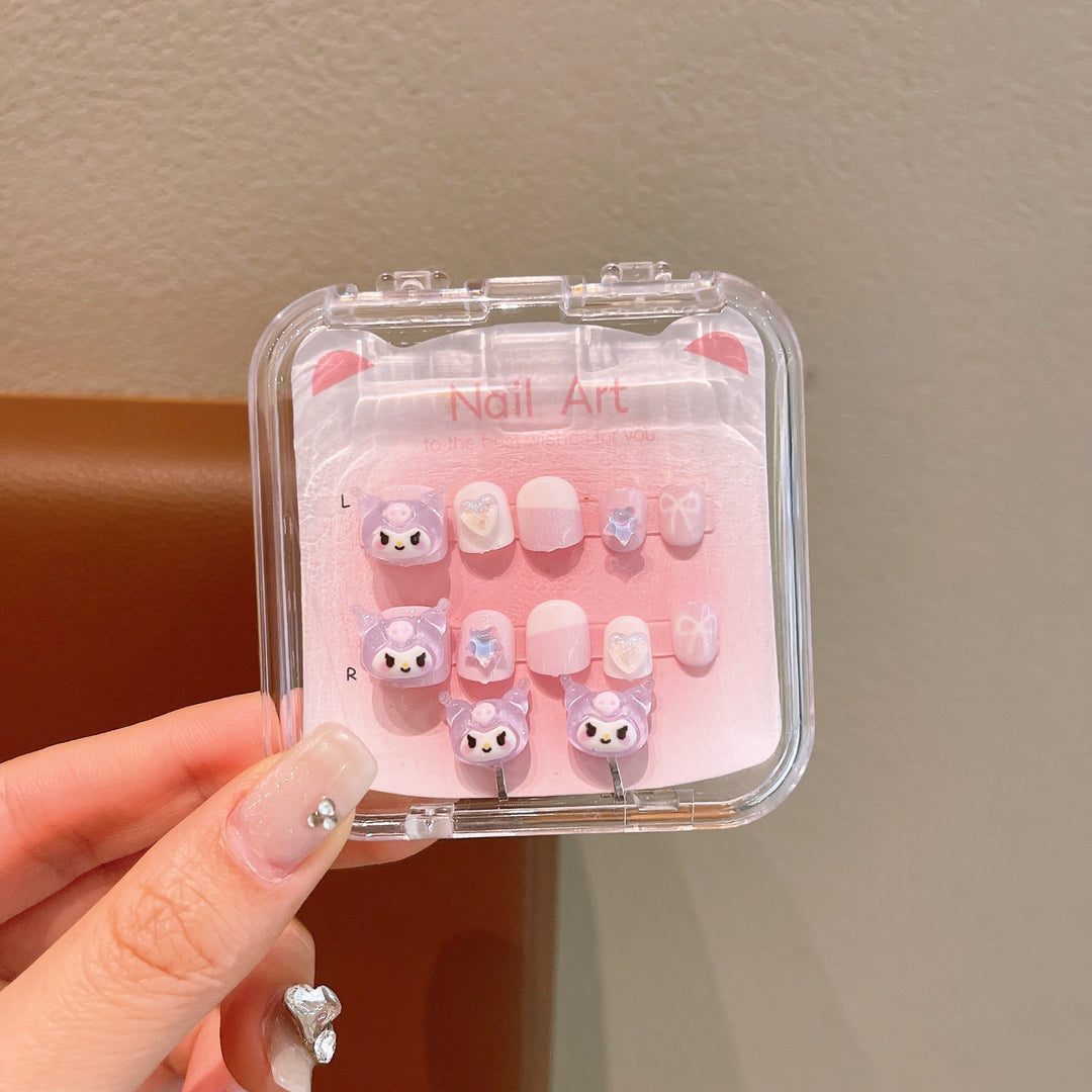 Verspielte Nail Art Kunstnägel Karnz