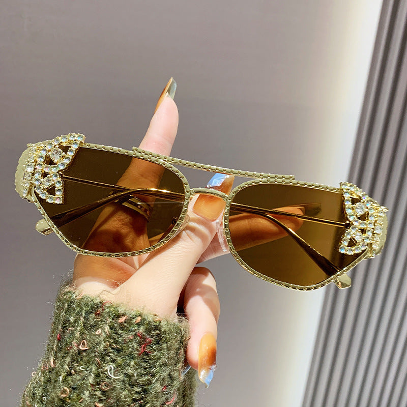 Damen Luxus Sonnenbrille mit elegantem Schmetterlings-Detail Karnz