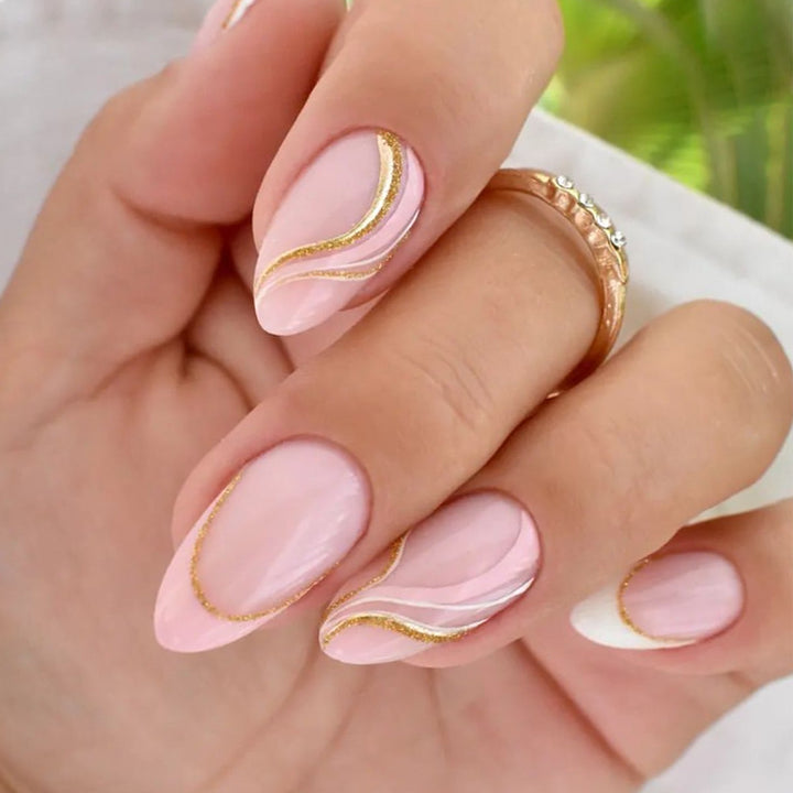 Elegantes Zweifarbiges Nagelkunstdesign Karnz