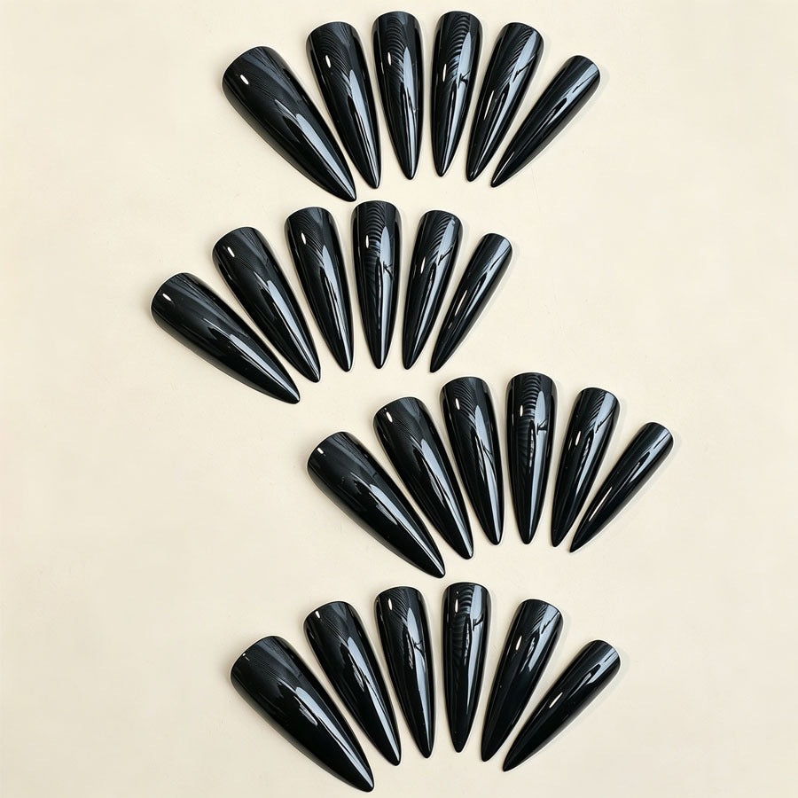 Kunstnägel im stilvollen Stiletto-Design Karnz