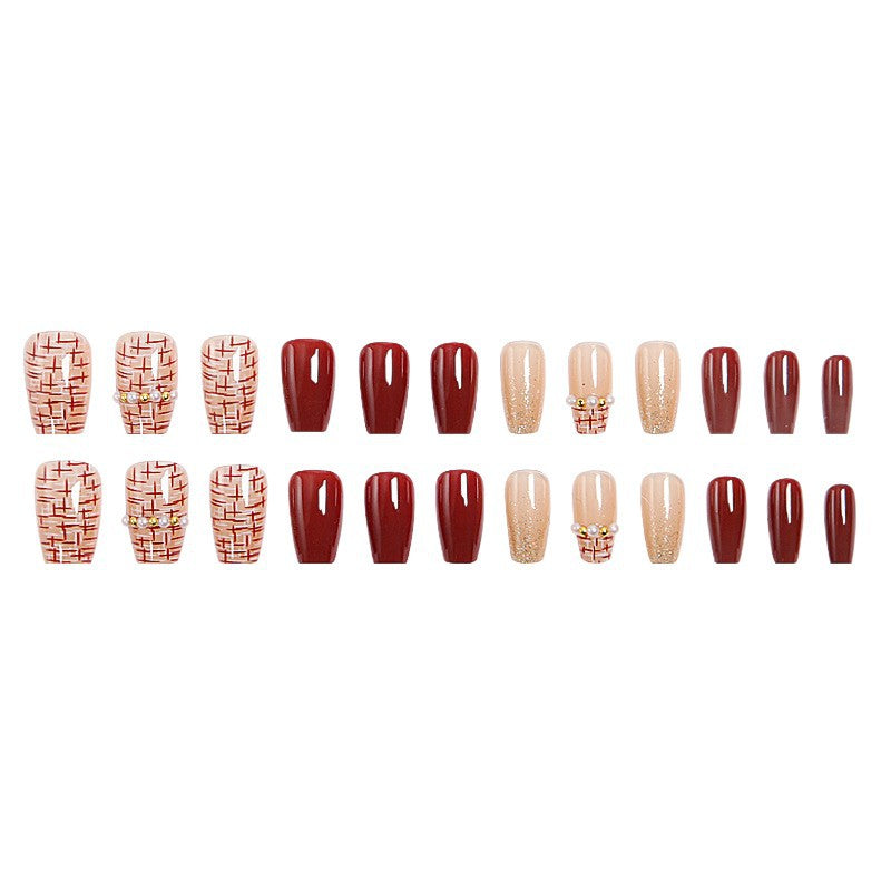 Kunstnagelset mit glamourösen Glitzer- und Texturalen Akzenten Karnz