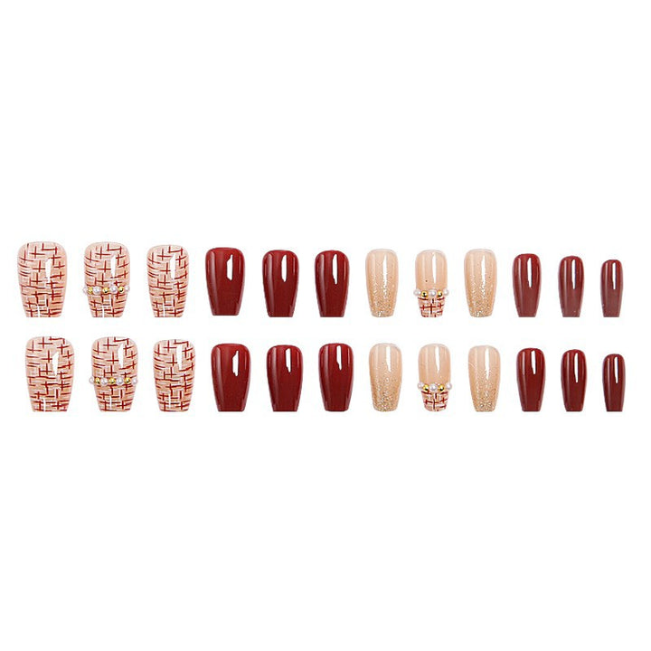 Kunstnagelset mit glamourösen Glitzer- und Texturalen Akzenten Karnz