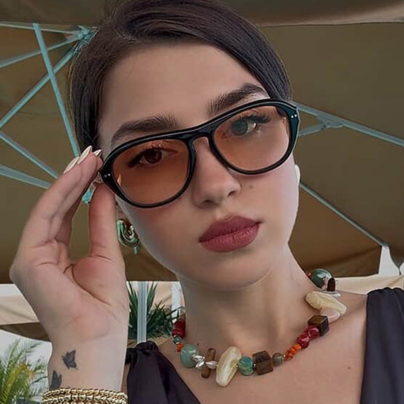 Damen modische Brille mit modischem gestreckt Rahmen und hochwertigem Kunststoff Karnz