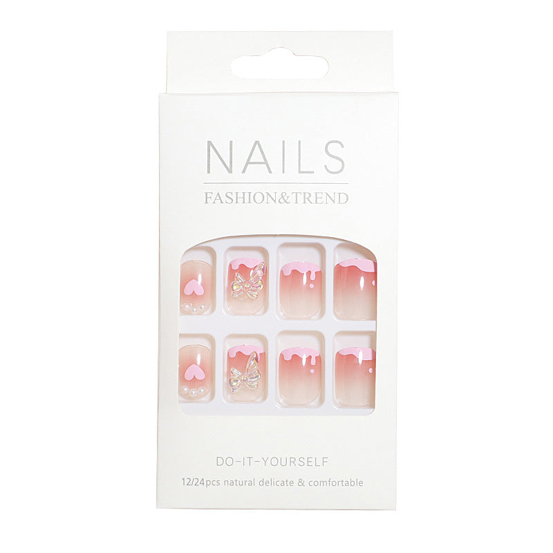 Romantisches Herzdesign Press-On Nagelset Karnz