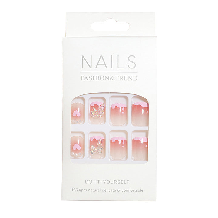 Romantisches Herzdesign Press-On Nagelset Karnz