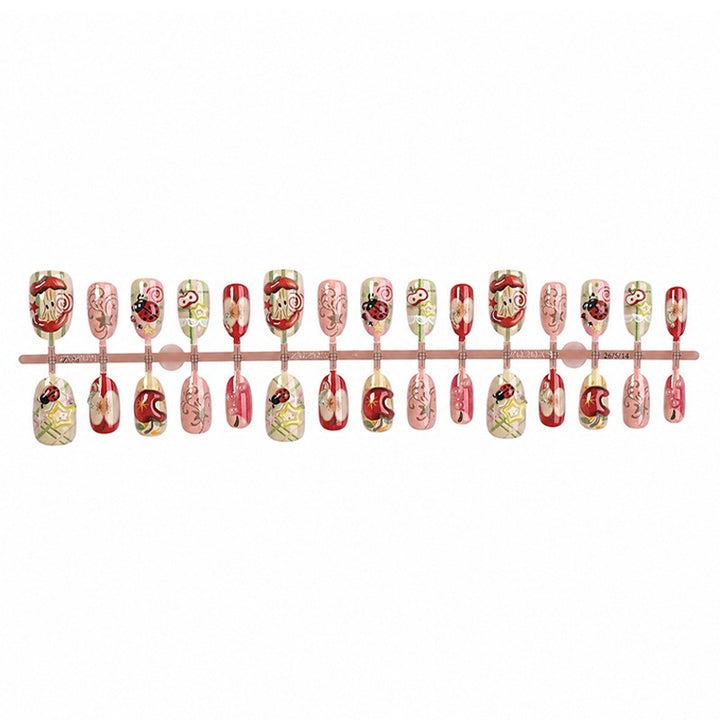 Kreatives Kunstnagelset mit verspielten Motiven und Glitzerakzenten Karnz