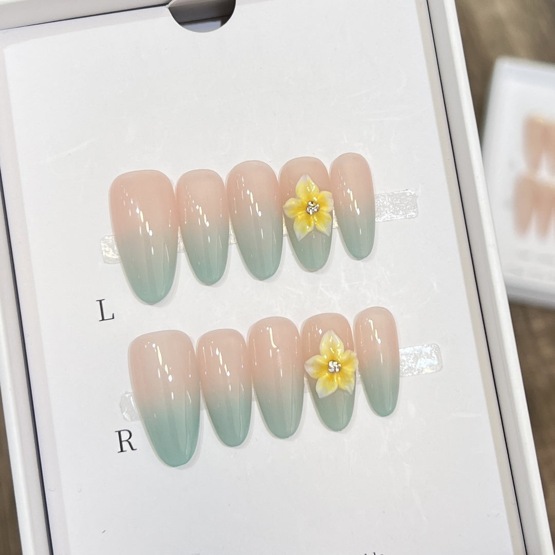 Elegante Ombre Press-On Nagelset mit floralen Akzenten Karnz