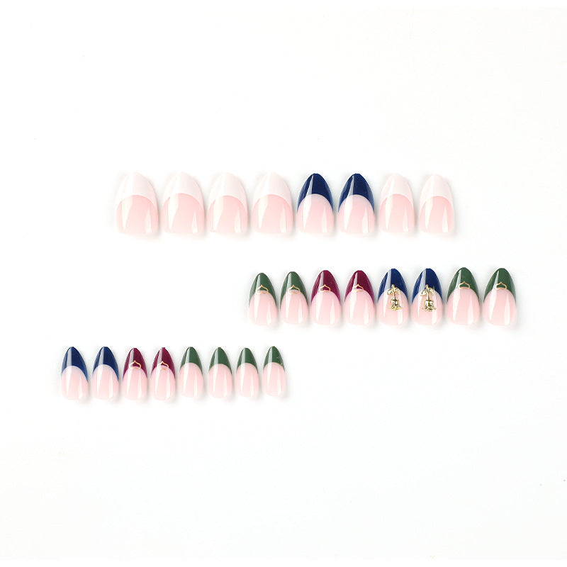 Kunstvolle Nagelspitzen mit Glamourösen Akzenten Karnz