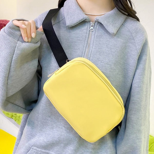 Modische Gürteltasche In Minimalistischer Form Karnz