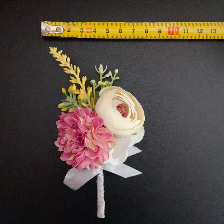 Florale Corsage Ansteckblume