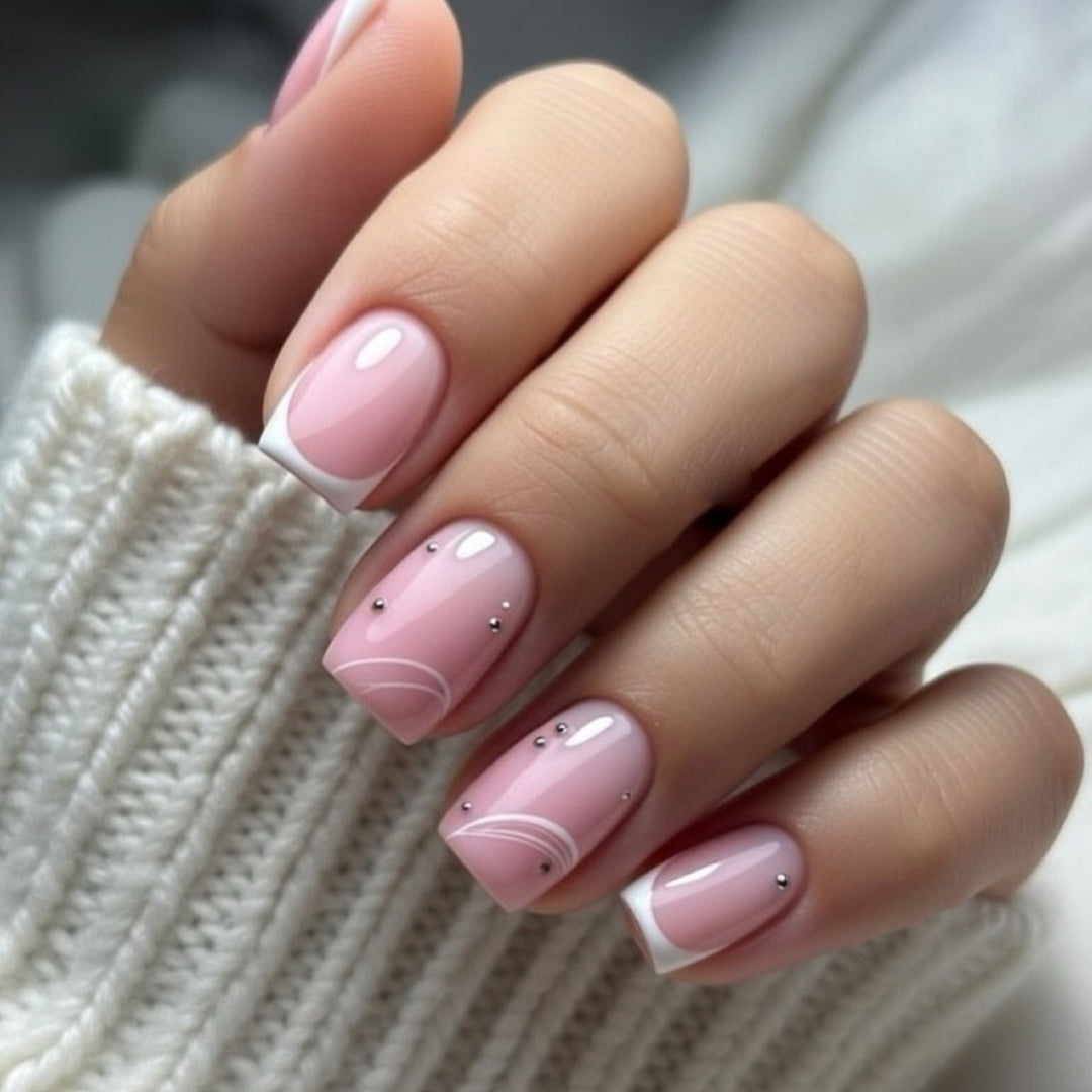 Elegantes French Tip Nagelkunst Set Karnz