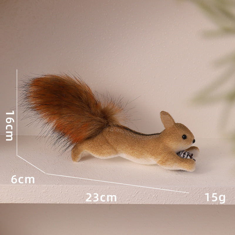 Niedliche Dekorationsfigur mit Eichhörnchenmotiv Karnz