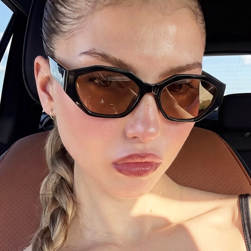 Damen stilvolle Sonnenbrille im modern geometrischen Design mit schützendem UV-Filter Karnz