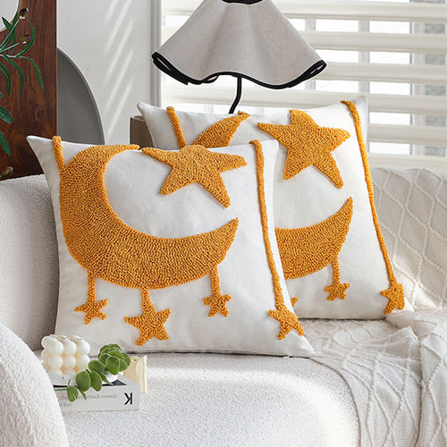 Quadratischer Kissenbezug mit reliefiertem Mond‑und‑Stern‑Tufting aus Chenille Karnz
