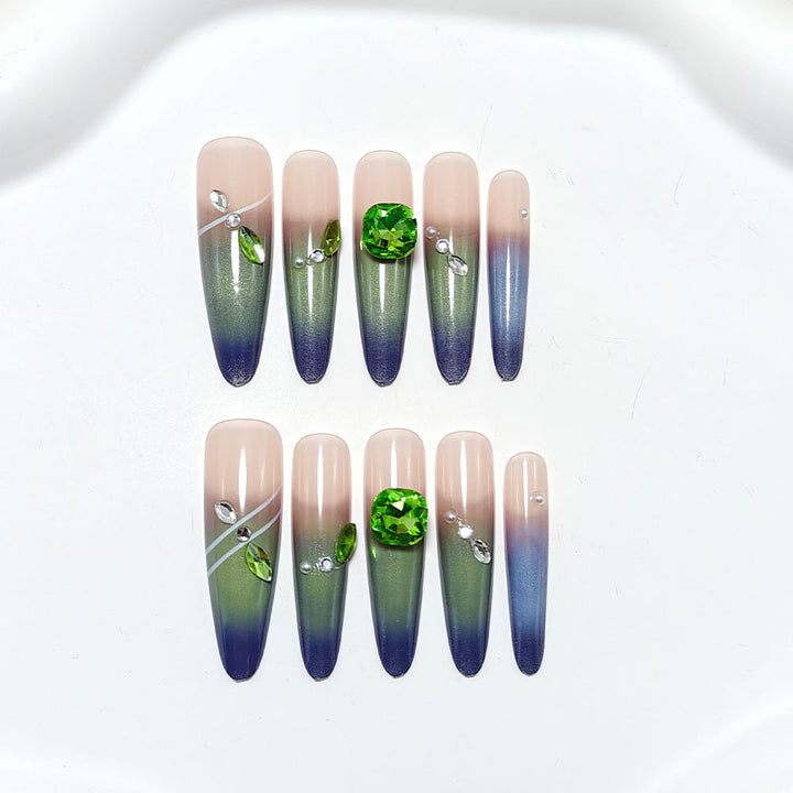 Kunstnägel mit Elegantem Ombre-Design und Funkelnden Akzenten Karnz