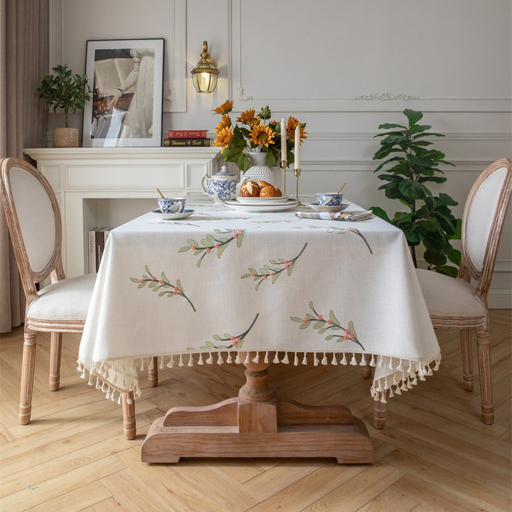 Elegante bestickte Tischdecke