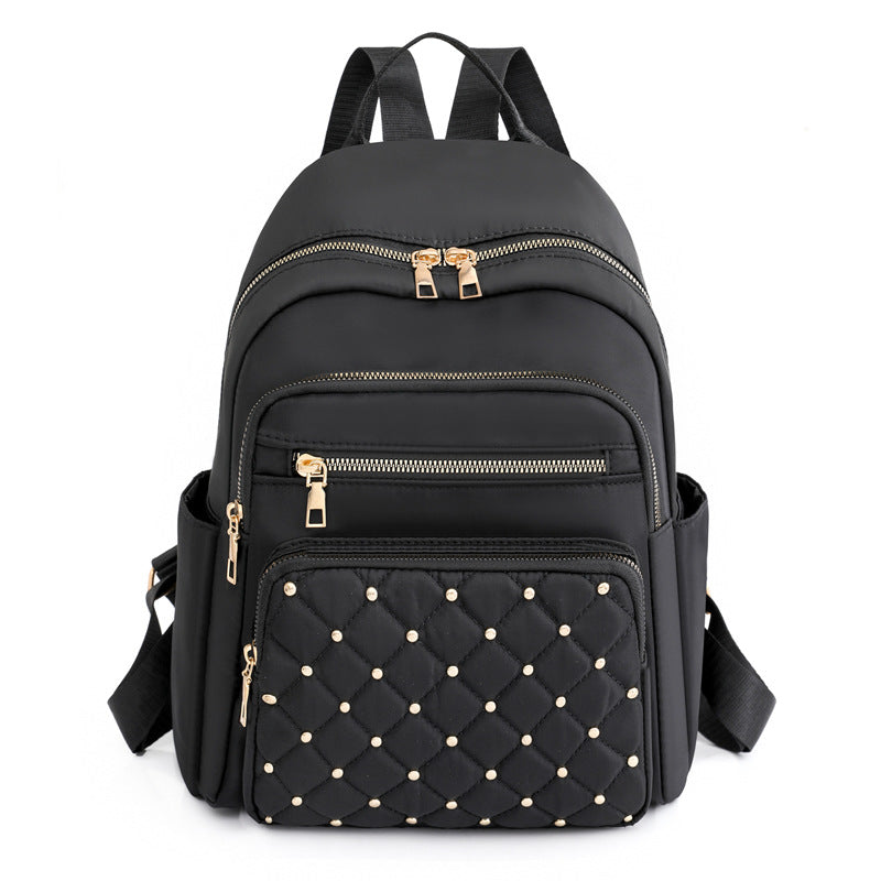Quilted Rucksack mit dekorativen Nieten Karnz