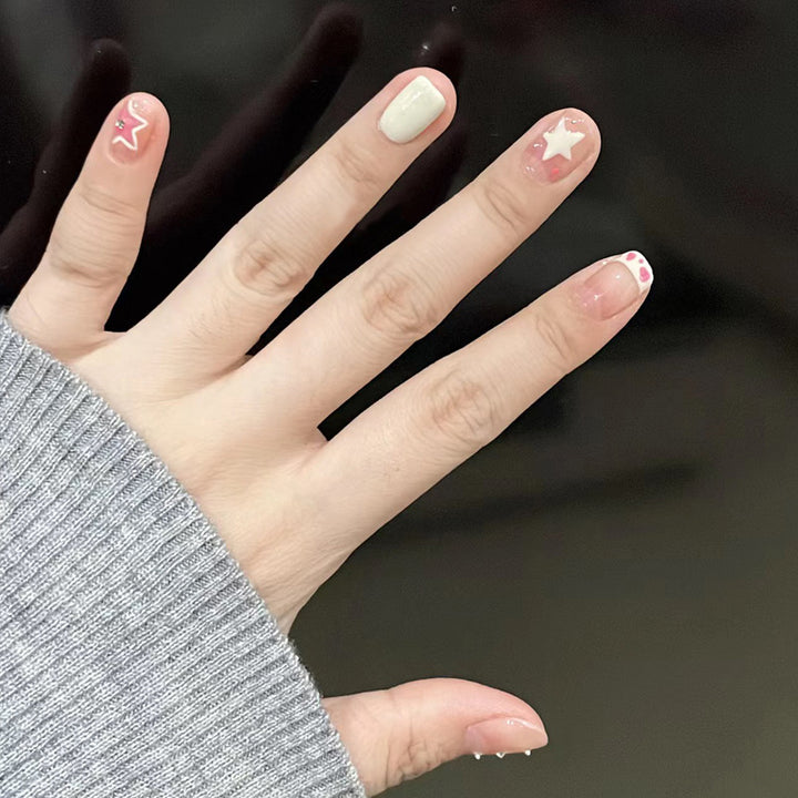Dekoratives Press-On Nagelkunst-Set Karnz
