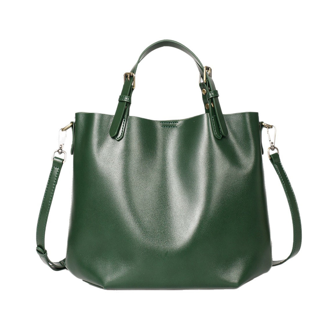 Strukturierte vegane Ledertasche mit verstellbarem Riemen und goldenen Beschlägen