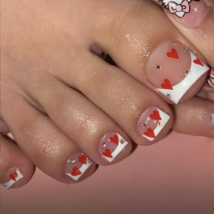 Herz-verziertes Press-On Nagelkunst